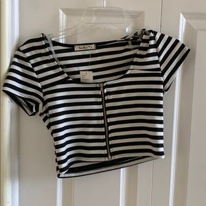 Striped crop top with zipper detail in front